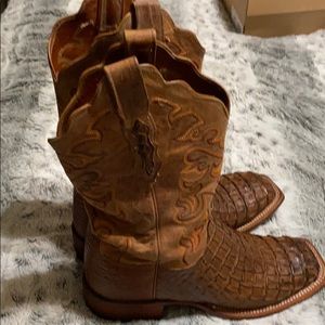 Beautiful gator lucchassee boots